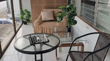 Family Room | Terrace/patio