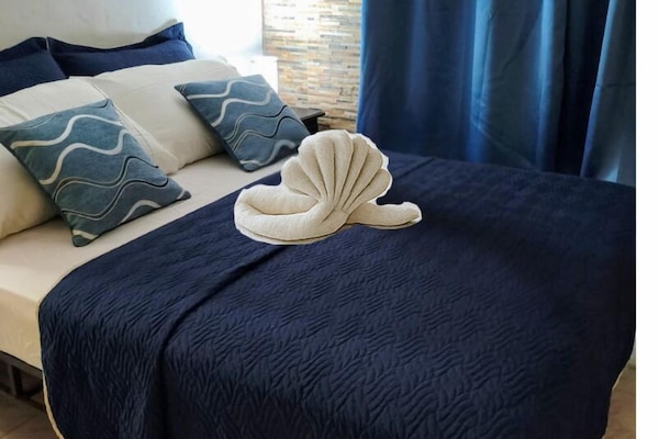 Basic Double or Twin Room, Non Smoking, Pets Allowed | Bed sheets