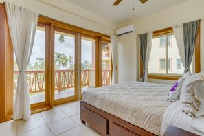 2 quartos, ferros/tábuas de passar roupa, berço de viagem