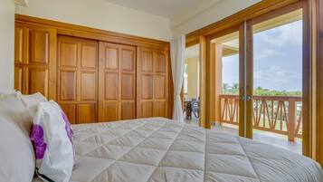 2 bedrooms, iron/ironing board, travel crib, free WiFi