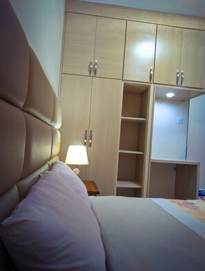 Iron/ironing board, WiFi