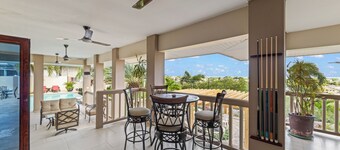 Villa Sophia - Luxury tropical villa with private pool, gym and sea view