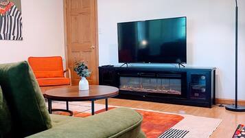 Smart TV, fireplace