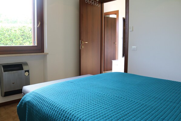 House | 1 bedroom, individually furnished