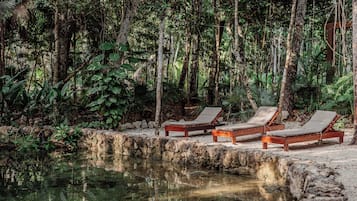 2 outdoor pools