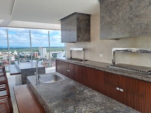 Micro-ondes, four, plaque de cuisson, lave-vaisselle