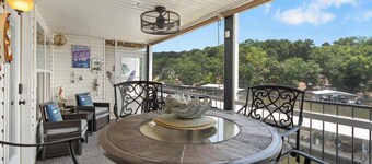 Latibe Retreat Lakefront Condo for 4 w/ Balcony & Pool Access
