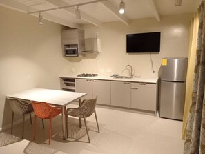 Fridge, microwave, stovetop, cookware/dishes/utensils