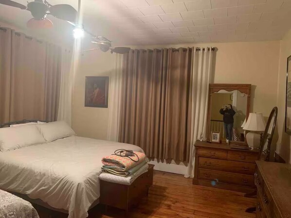 4 chambres, fer et planche à repasser, Wi-Fi, literie fournie