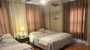 A hotel room with two beds, a ceiling fan, a lamp, and a painting on the wall. - 4-Bdrm 3 bath house in Grafton with large patio, WiFi and very walkable. Fun!!! (Grafton)
