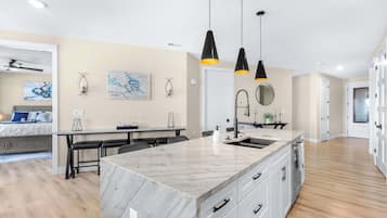 Condo, Multiple Beds, Balcony (Piece of Paradise) | Interior