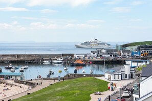 Marina - With striking sea views, plenty of space and access to the heart of Portrush. (Portrush)