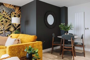 Smart TV - With striking sea views, plenty of space and access to the heart of Portrush. (Portrush)