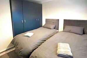 WiFi, bed sheets