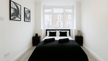 4 bedrooms, iron/ironing board, WiFi, bed sheets