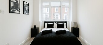 Stylish 4BR Home in Dudley – Perfect for Families & Contractors