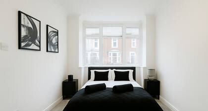 Stylish 4BR Home in Dudley – Perfect for Families & Contractors