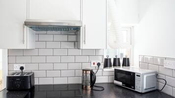 Mikroaaltouuni, uuni, liesi