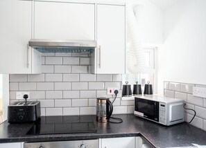 Mikroaaltouuni, uuni, liesi