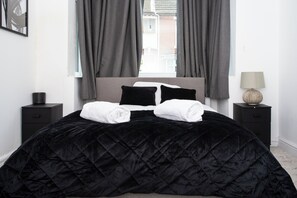 4 bedrooms, iron/ironing board, WiFi, bed sheets