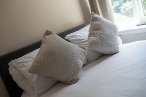 4 chambres, fer et planche à repasser, Wi-Fi, draps fournis