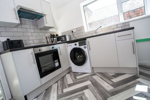 Mikroaaltouuni, uuni, liesi