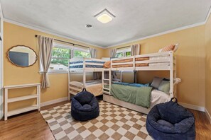 3 bedrooms, WiFi, bed sheets