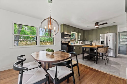 Entertainment Haven! Firepit, Game Room, and Large fenced-in yard