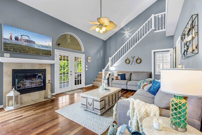 Shore Thing - Lakefront for 12