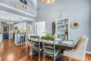 House, Multiple Beds, Balcony (Shore Thing) | Dining