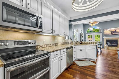 Shore Thing - Lakefront for 12