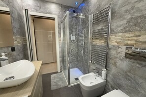 Shower, bidet, towels - 10 Minutes from Fiera Milano with Large Terrace (Milan)