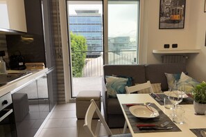 Fridge, dishwasher, toaster - 10 Minutes from Fiera Milano with Large Terrace (Milan)
