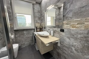 Shower, bidet, towels