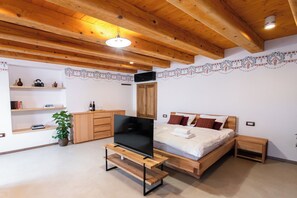 Deluxe Triple Room, Courtyard View