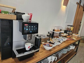 Petit déjeuner buffet servi tous les jours en supplément