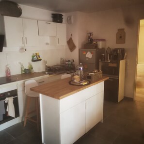 Four Ă micro-ondes, un four, surface de cuisson, lave-vaisselle