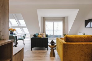 Smart TV - VISIT THE LOOKOUT AND EXPERIENCE THE ATLANTIC OCEAN AT ITS BEST. (Portrush)