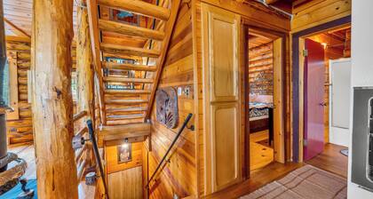Deer Show Cabin + Pool Table