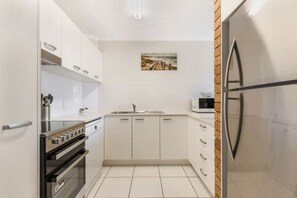 Microondas, horno, parrilla de estufa y lavavajillas 