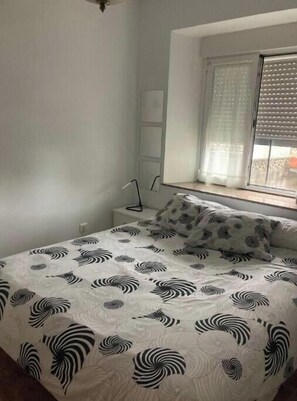 2 bedrooms, iron/ironing board, bed sheets