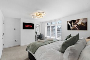 4 bedrooms, desk, iron/ironing board, travel cot