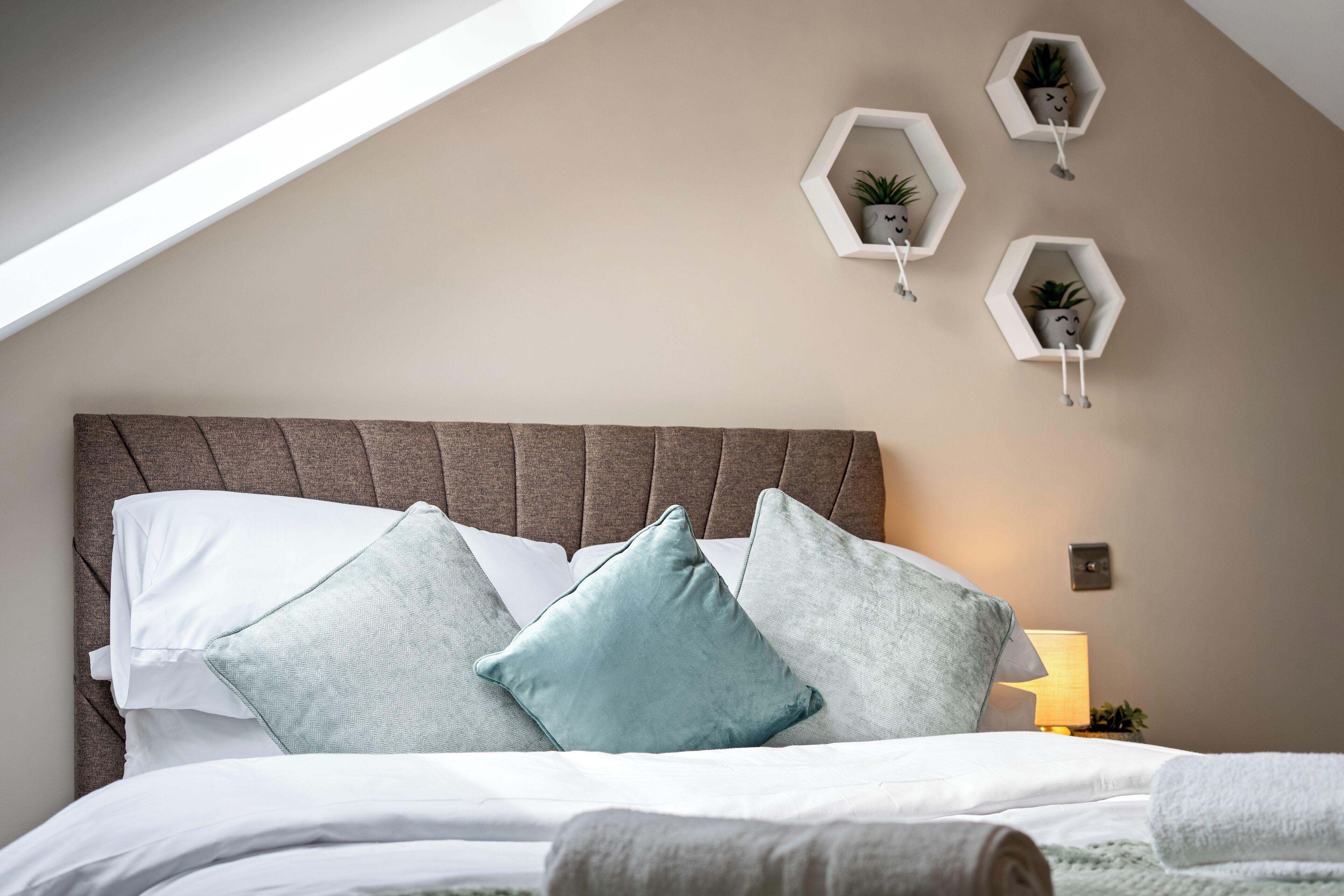 4 bedrooms, desk, iron/ironing board, travel cot