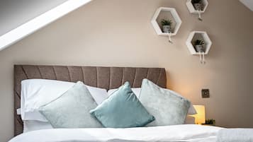 4 bedrooms, desk, iron/ironing board, travel cot