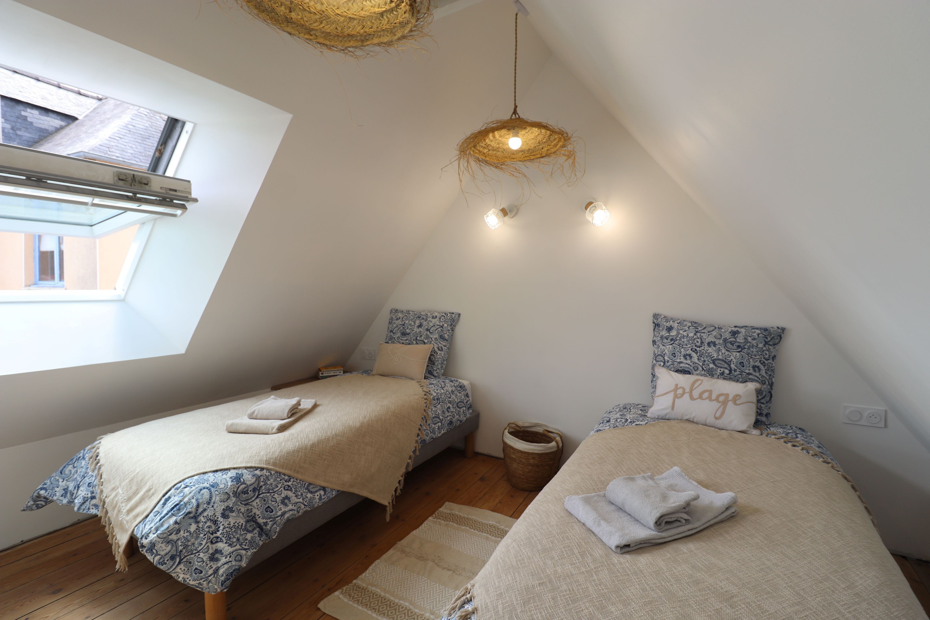 2 chambres, fer et planche à repasser, Wi-Fi, draps fournis