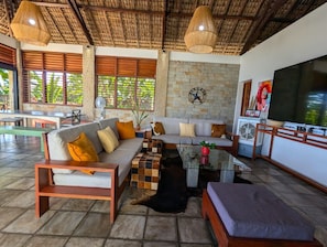 Smart TV, stereo - Oceanfront Luxury Villa with Infinity Pool and Private Beach (Nosy Be)