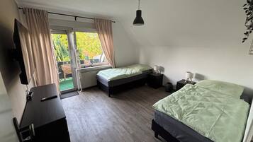 3 Schlafzimmer, Schreibtisch, Bügeleisen/Bügelbrett, kostenloses WLAN