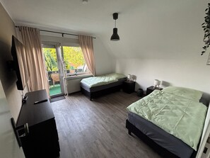 3 Schlafzimmer, Schreibtisch, Bügeleisen/Bügelbrett, kostenloses WLAN