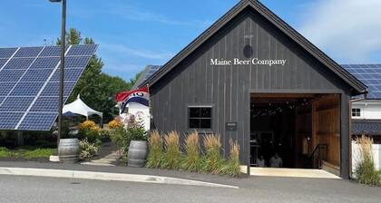 Quintessential Maine-
Spacious Home, Close to Town, Vacationland all around you