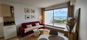 Smart TV, books, stereo